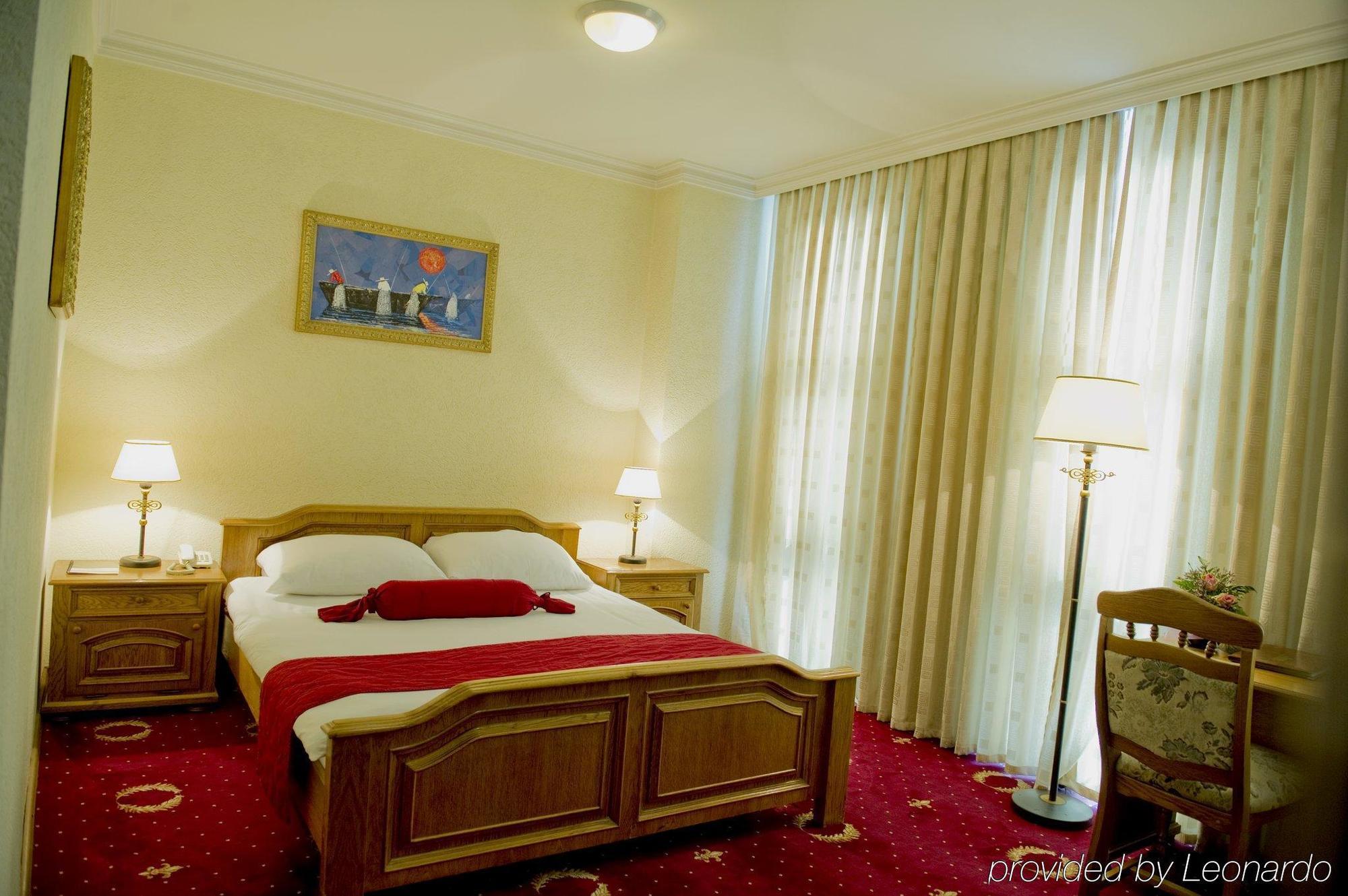 Hotel Victory Pristina Exterior foto